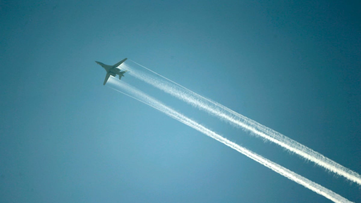 cheats/2015/08/03/u-s-would-defend-rebels-against-assad/150803-airstrike-syria-cheat_qnuyqr