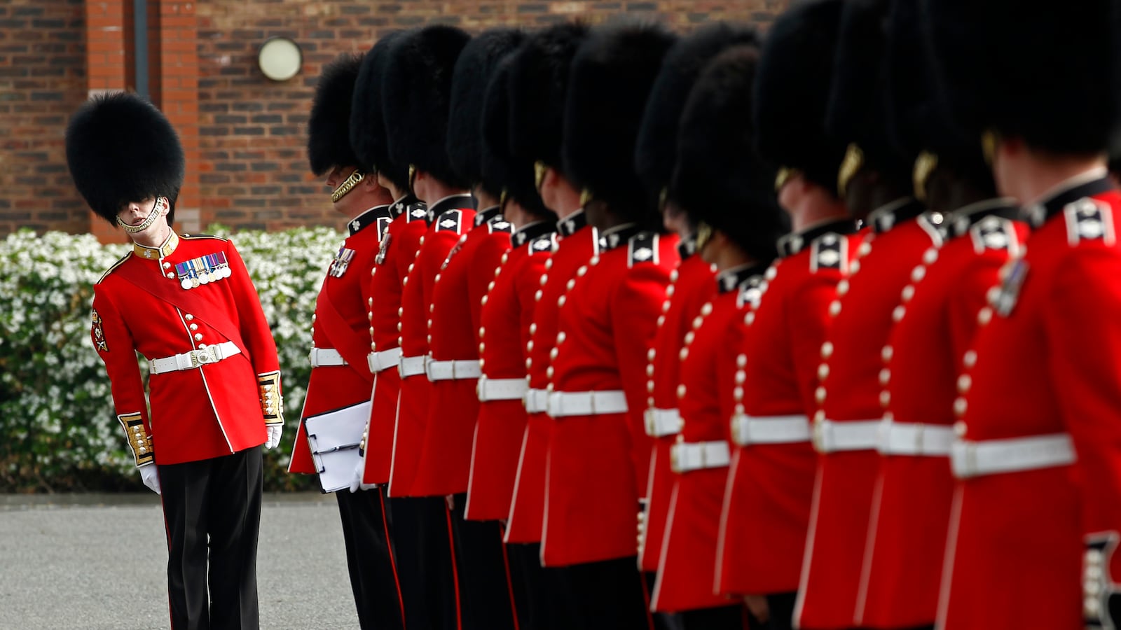 2011-04-21T120000Z_1901173025_LM1E74L0ZZ301_RTRMADP_3_BRITAIN_eiwqet