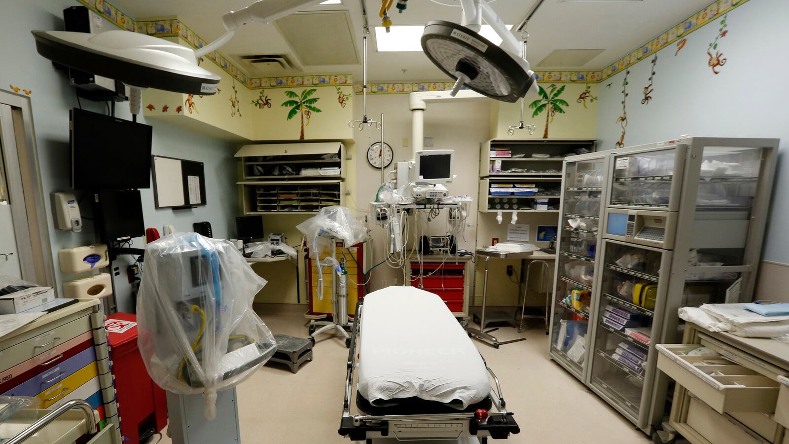 cheats/2014/01/03/emergency-visits-increased/140103-er-visits-cheat_owx9mn