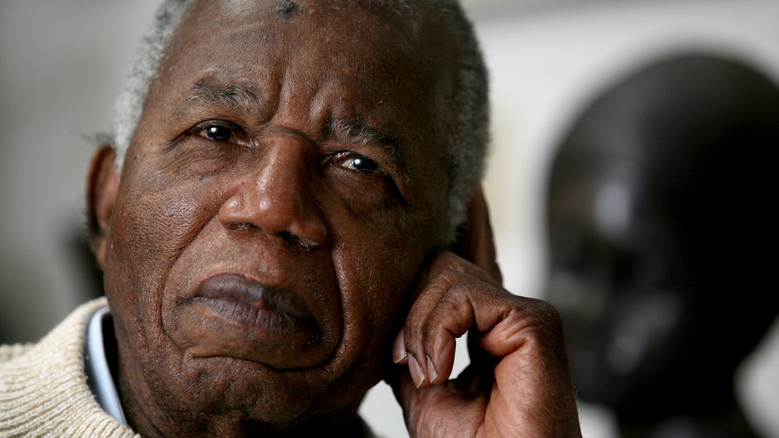 cheats/2013/03/22/author-chinua-achebe-dies-at-82/130322-chinua-achebe-obit-cheat_yyyhqc