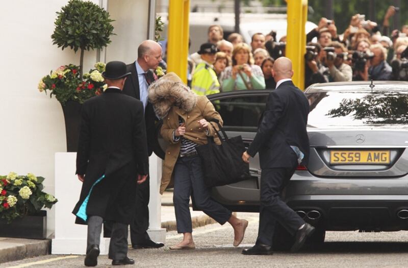 articles/2011/04/29/kate-s-dress-designer-revealed/royal-dress-designer_iawvtg