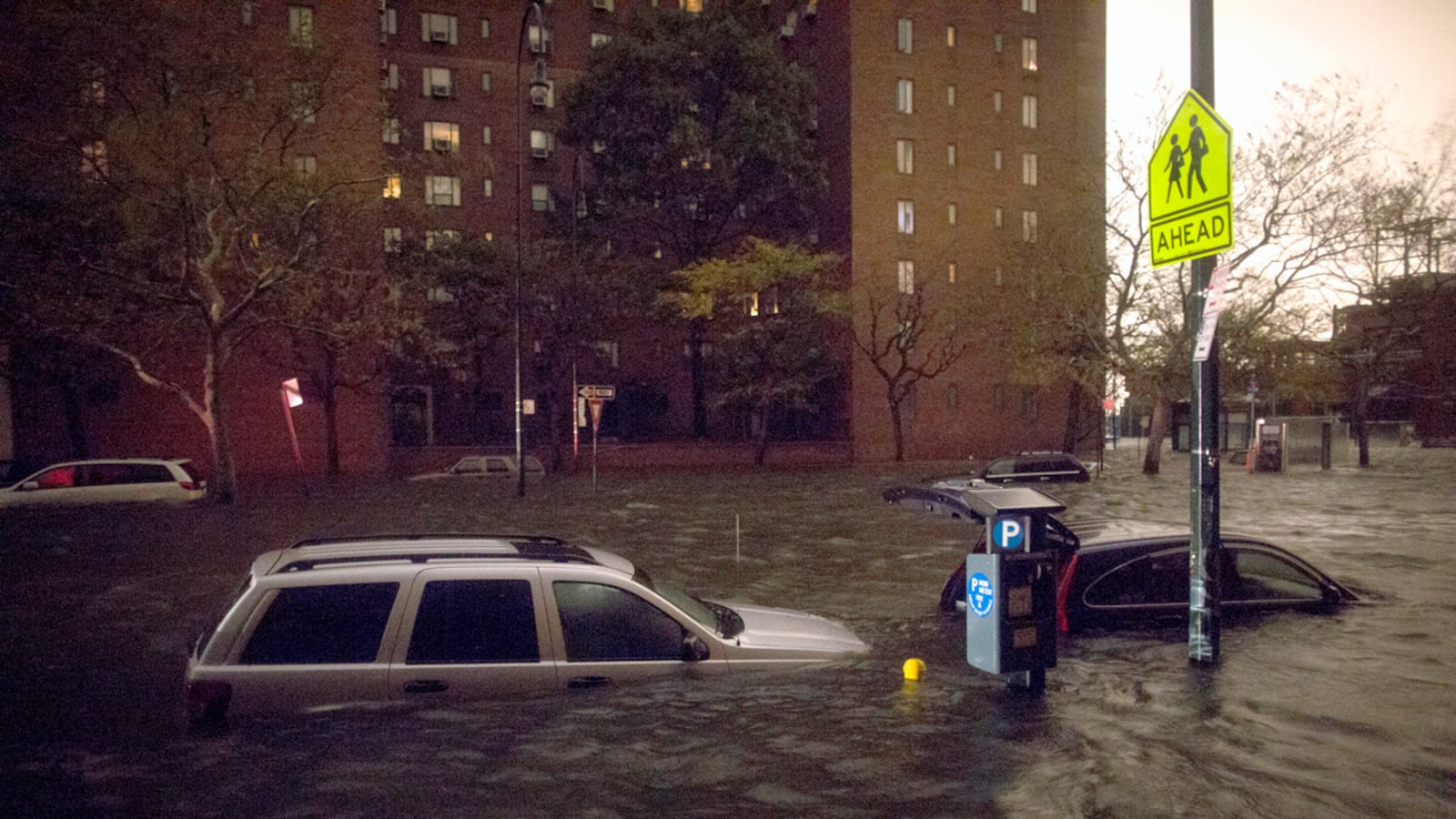 articles/2012/10/30/hurricane-sandy-brings-havoc-to-alphabet-city/havoc-alphabet-city-crocker-tease_pkfama