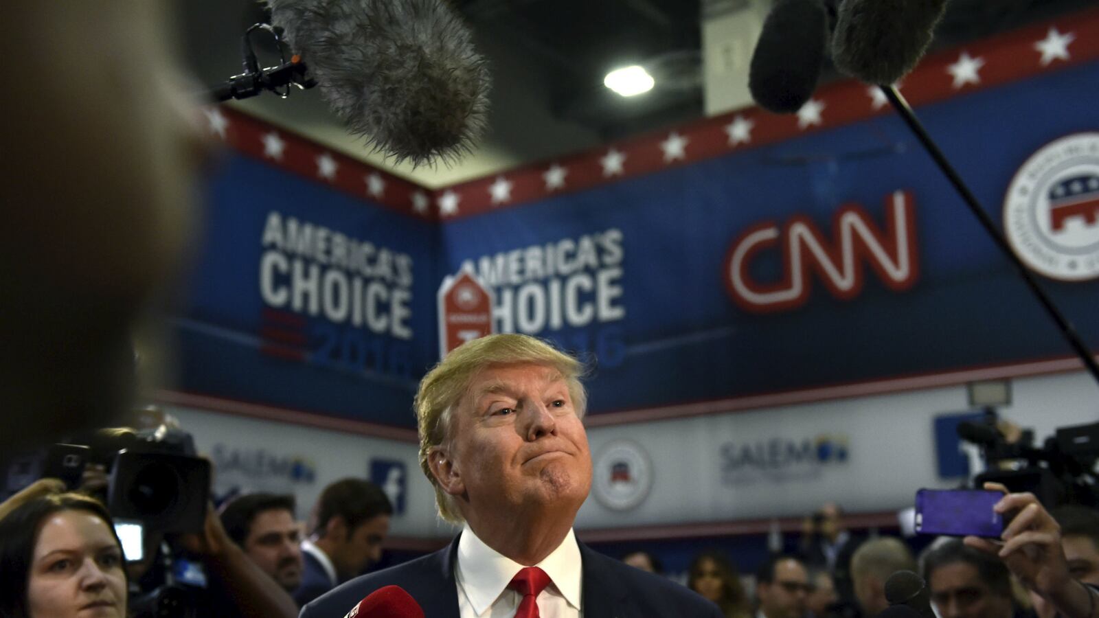 cheats/2015/12/16/trump-rules-out-third-party-run/151216-trump-gop-party-cheat_ma8izh