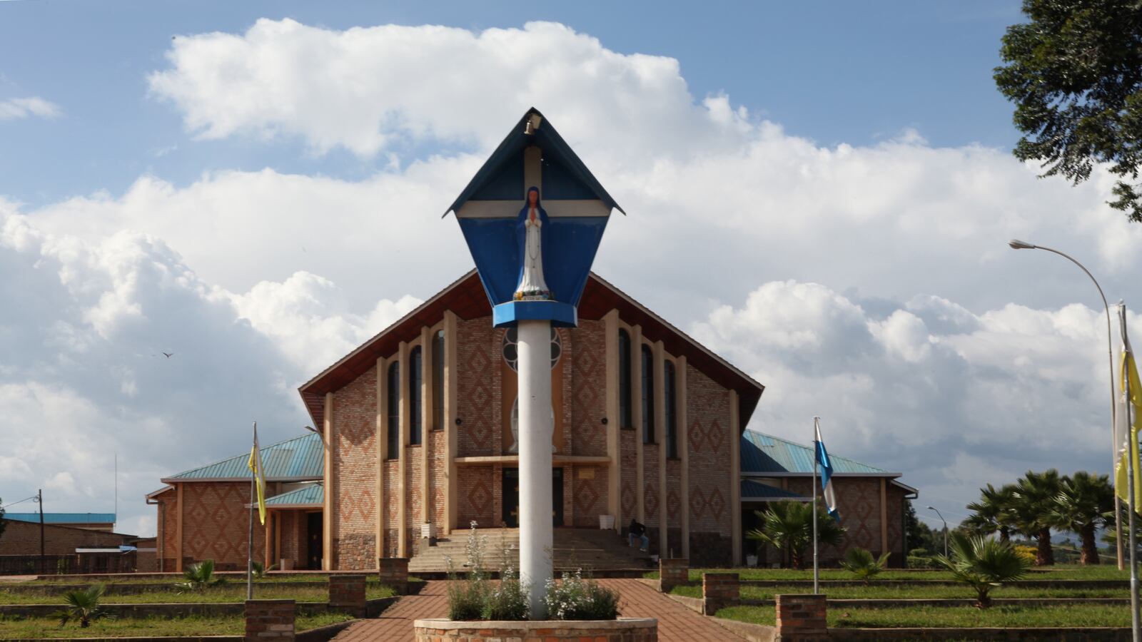 articles/2014/04/20/did-the-virgin-mary-warn-rwanda-s-holiest-town-of-the-genocide/140418-rwanda-tease_pgulnt