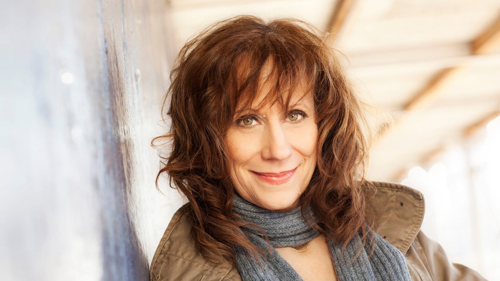 articles/2013/12/23/daily-show-creator-lizz-winstead-is-the-queen-of-calling-bullshit/131223-lizz-winstead-dickson-tease-new_cpsqc4