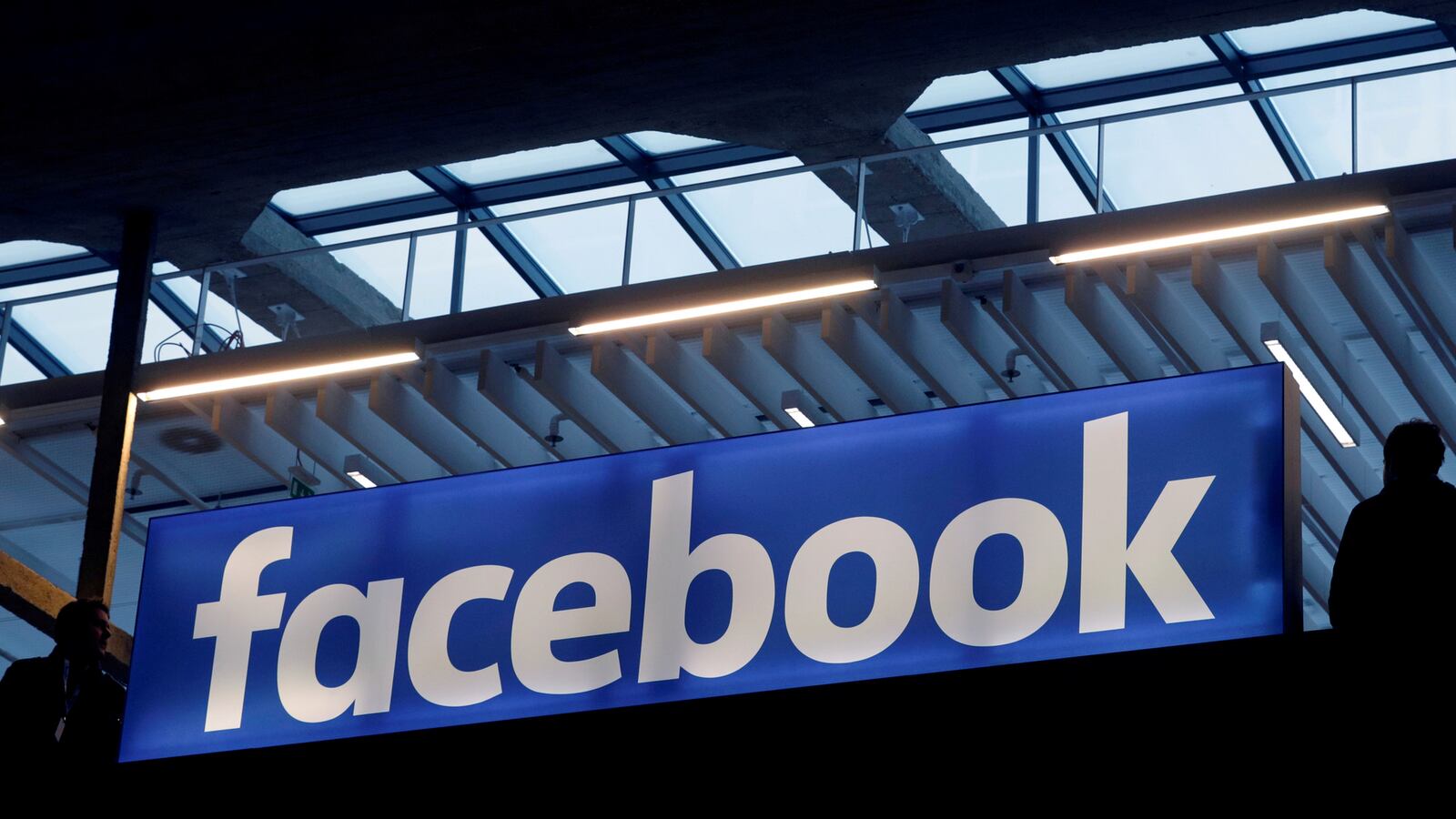 171227-fake-news-small_t2i428