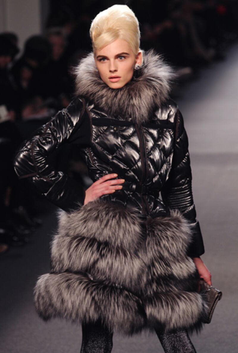 galleries/2011/11/11/oscar-de-la-hoya-andrej-pejic-and-more-famoust-cross-dressers-photos/famous-cross-dressers-pejic_kta9u2