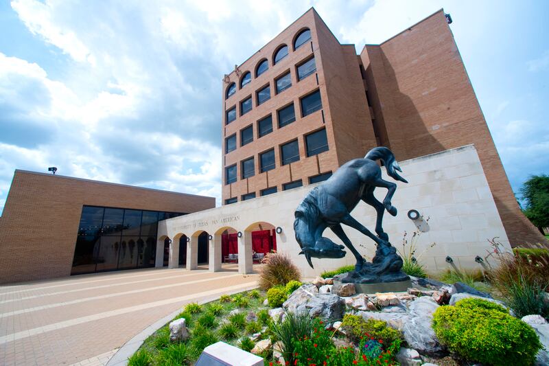 galleries/2013/10/16/20-healthiest-colleges-photos/2013-college-rankings-university-texas-pan-american_dl4lkz