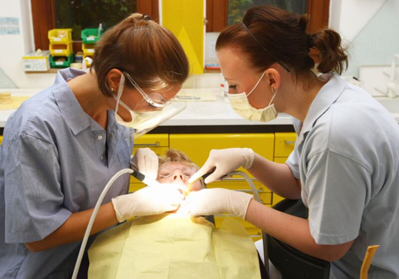 galleries/2010/07/14/everybody-hates-obama/obama-haters---dentists_xyoze4