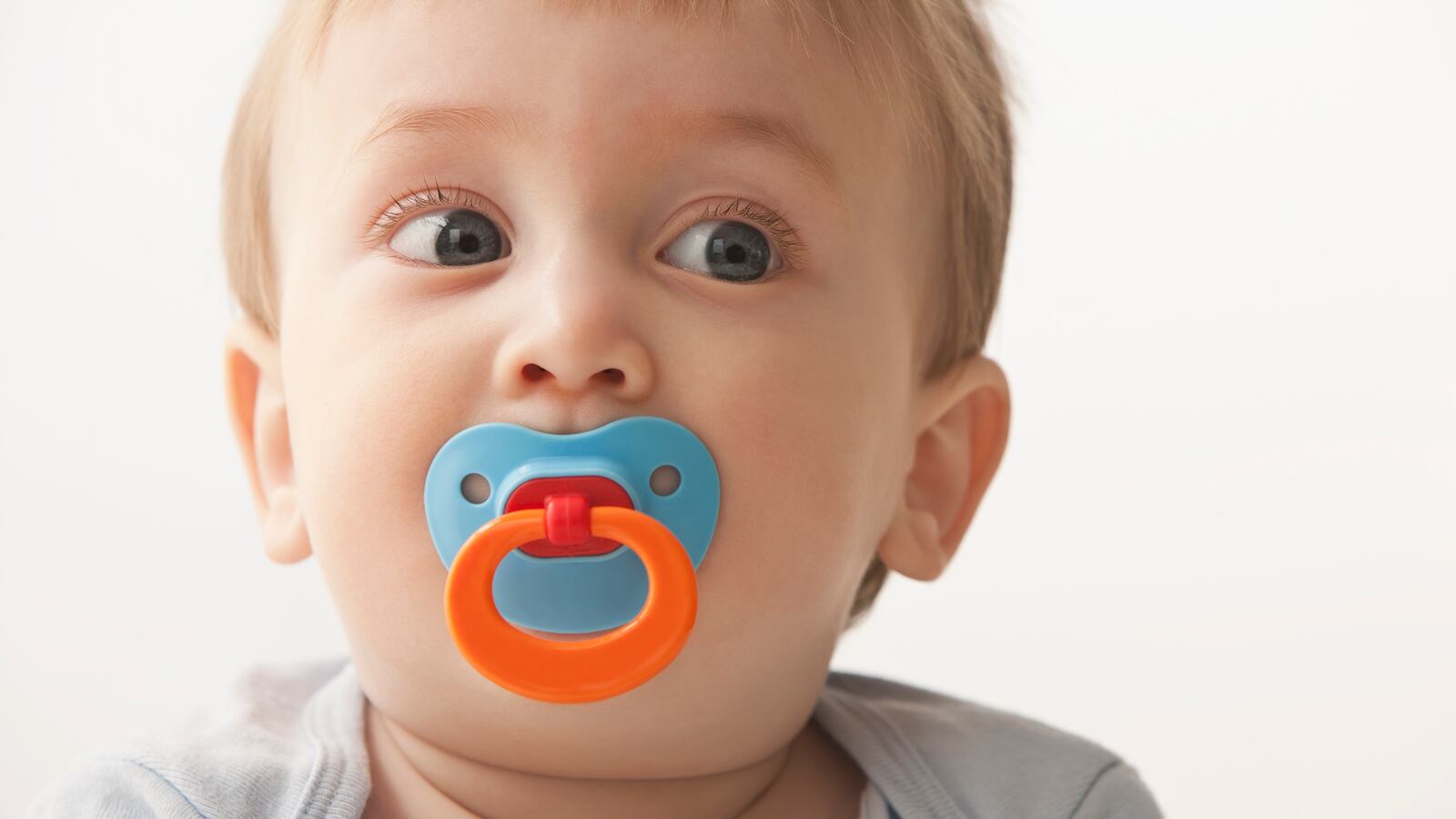 cheats/2013/05/06/study-parents-who-suck-kid-s-pacifiers/130506-pacifier-study-cheat_wiuiky