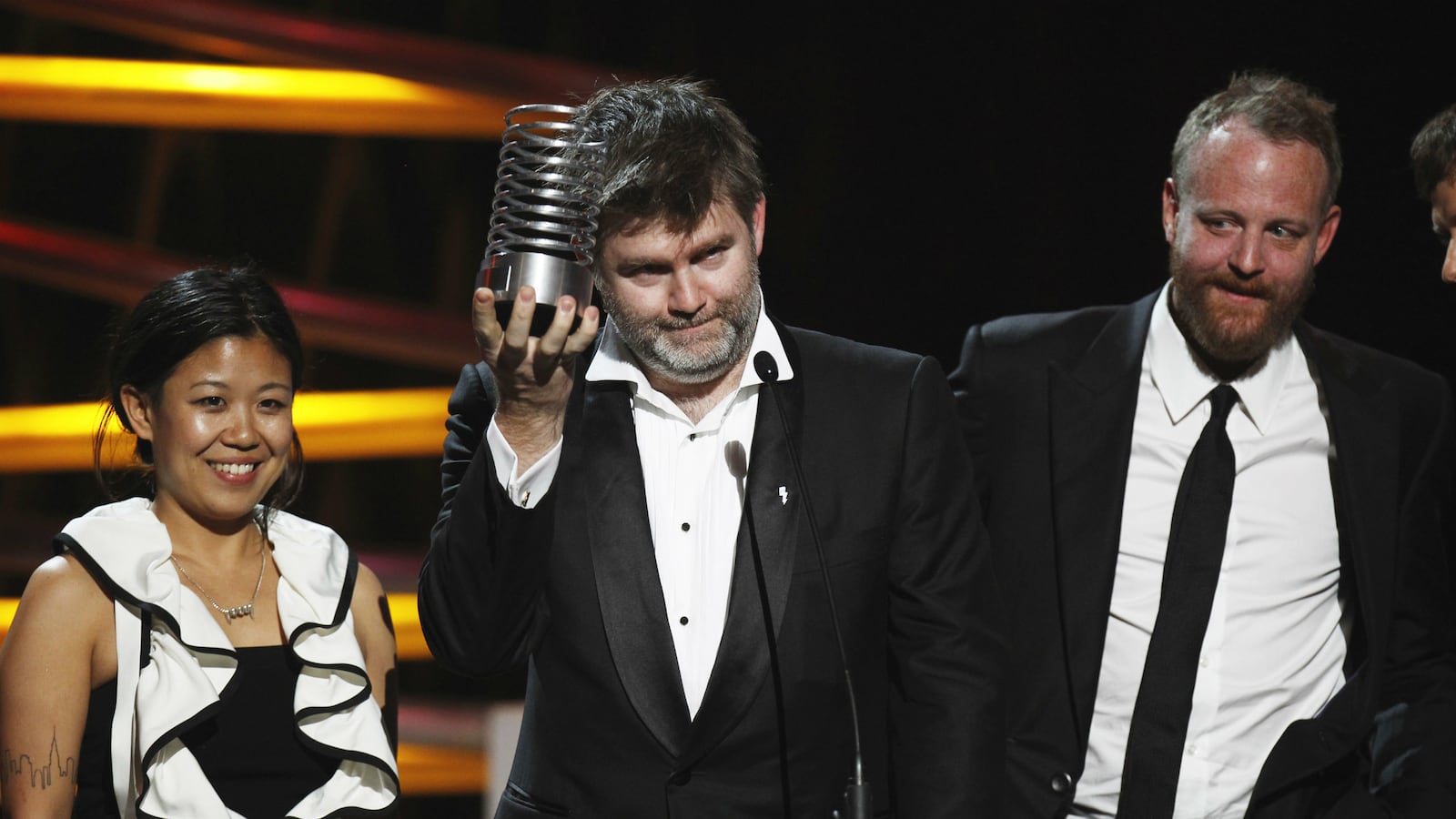 cheats/2015/12/24/lcd-soundsystem-unveil-new-xmas-song/151224-lcd-soundsystem-new-song-cheat_swmb0j