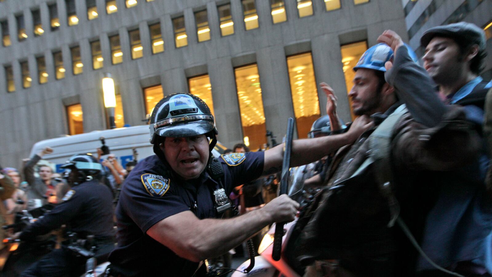 cheats/2011/10/14/protesters-march-on-wall-street/occupy-wall-street-arrests-box-update2_blxwyh