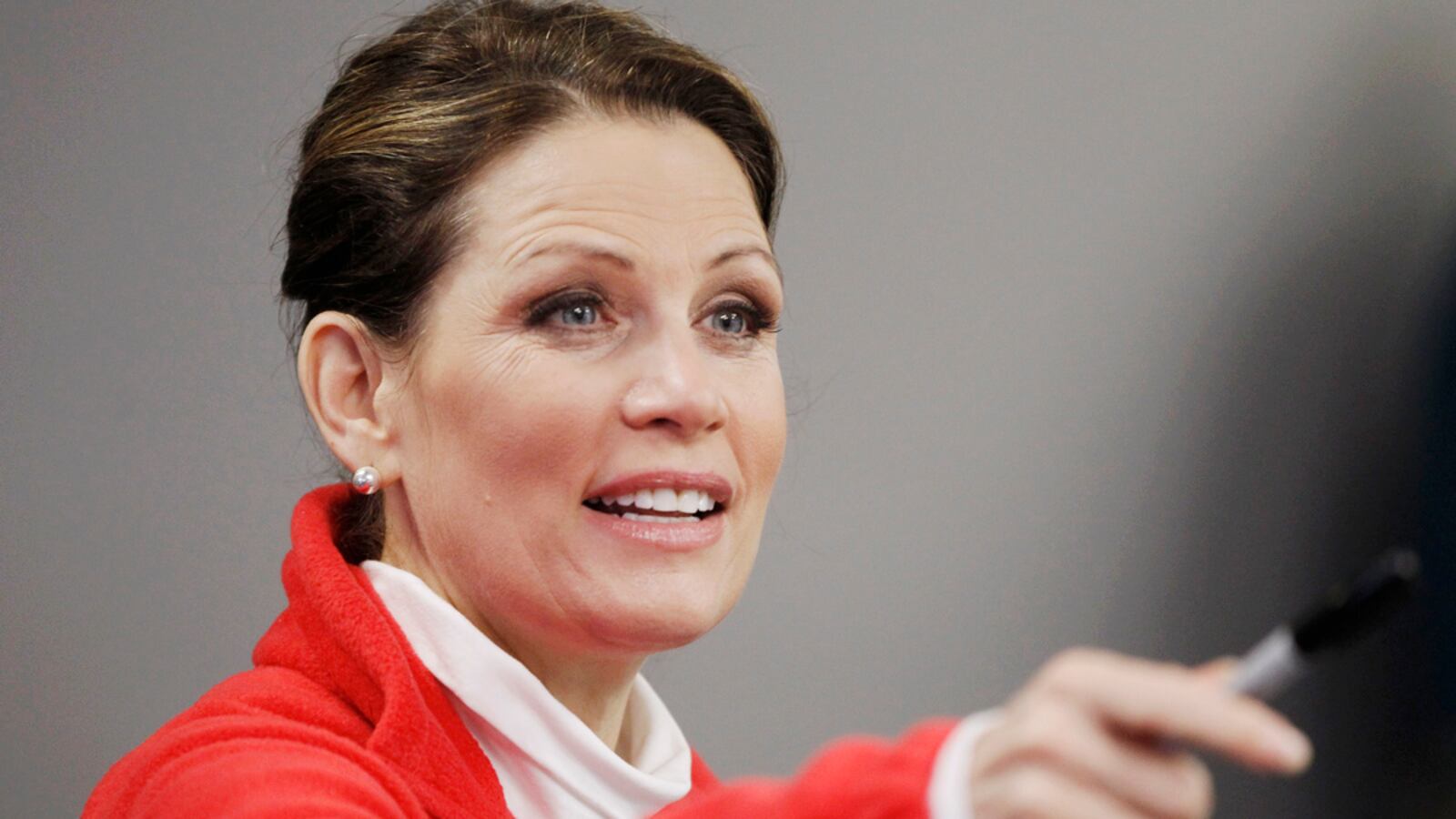 cheats/2011/12/28/bachmann-s-iowa-campaign-chair-endorses-paul/bachmann-confronted-iowa-cs_cg0i1n