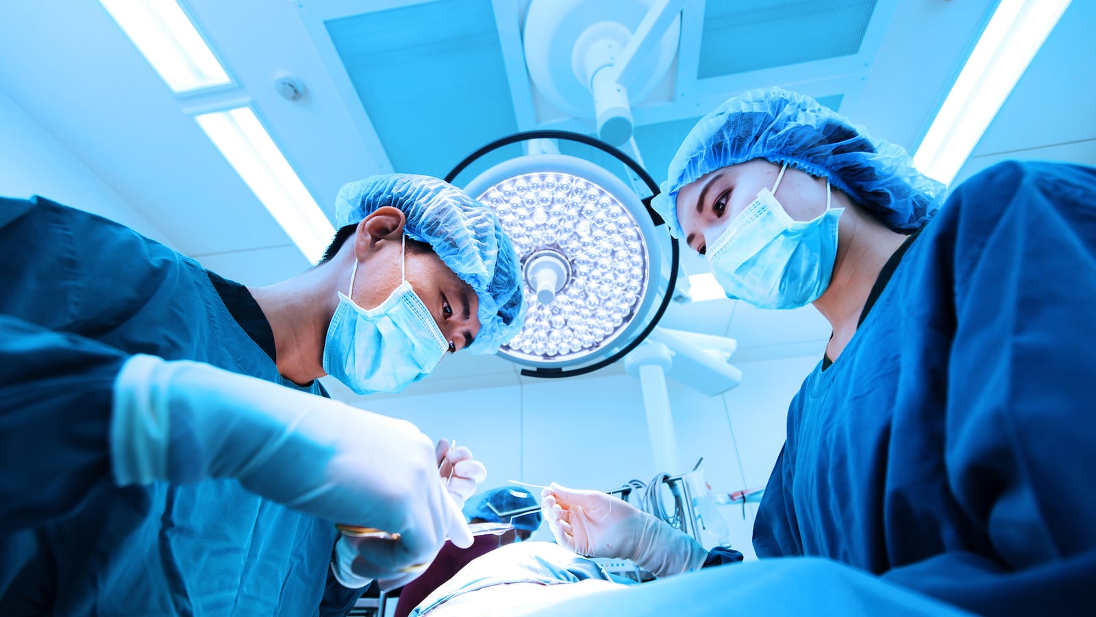 articles/2015/06/25/doctor-cruelly-mocked-a-sedated-patient/150625-docbastard-lawsuit-tease_qu5vul