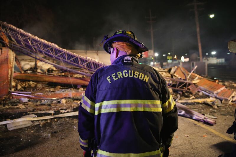 galleries/2014/11/24/fury-at-the-ferguson-decision-photos/141125-ferguson-reactions-01_jsepo3