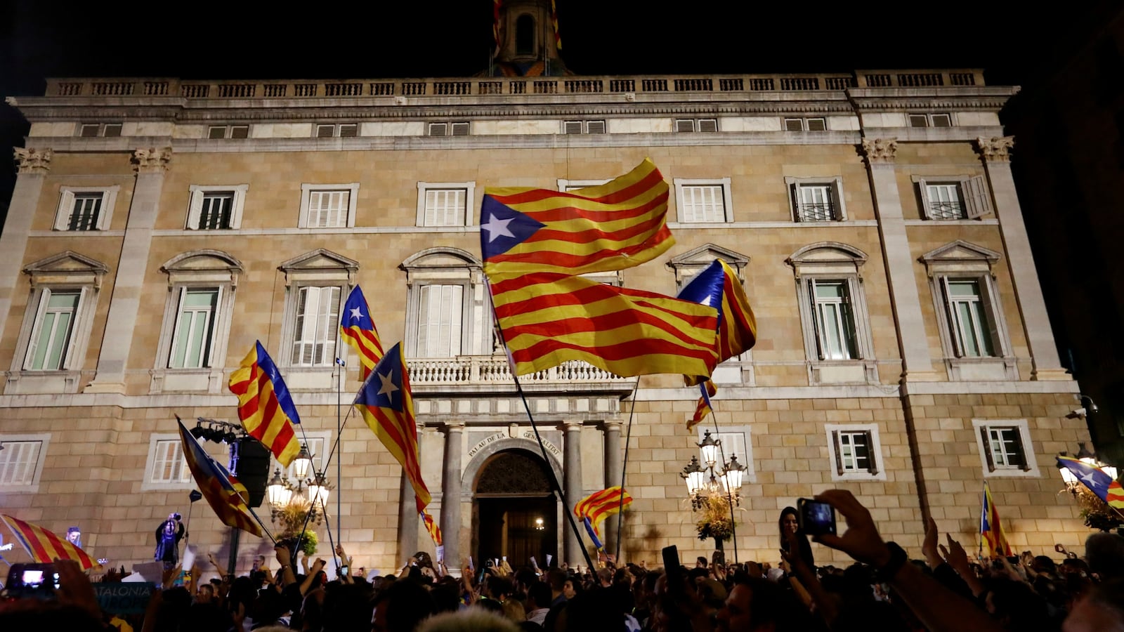 171028-spain-catalonia-takes-control-cheat_y2pwjv