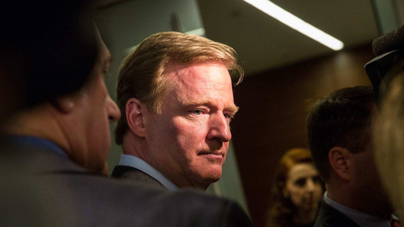 cheats/2014/01/23/nfl-head-we-d-consider-med-pot/140123-roger-goodell-cheat_n9iuho