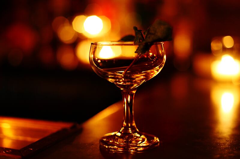 galleries/2013/09/29/the-best-bourbon-drinks-for-fall-photos/130927-burbon-month-tease_qyr4bd