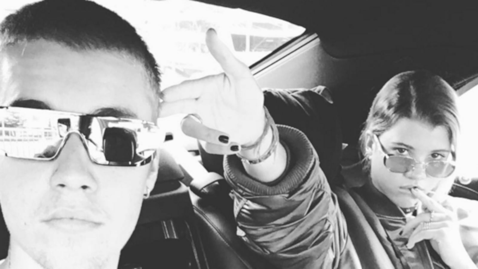 articles/2016/08/28/no-there-is-no-justin-bieber-sex-tape-but-there-are-nsfw-photos-with-sofia-richie/160813-justin-bieber-revolt-tease_k9zhow