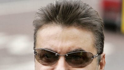 cheats/2009/08/16/george-michaelrsquos-near-death-experience/george-michael_zg5ypv