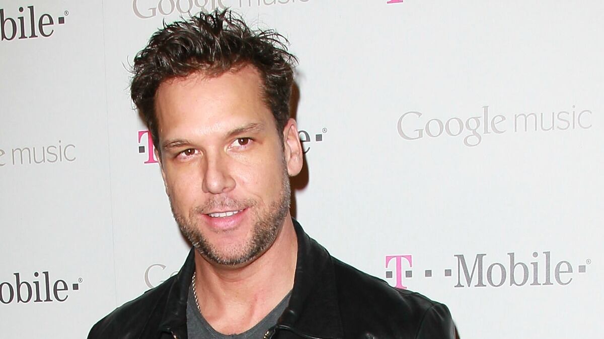 cheats/2012/07/27/dane-cook-apologizes-for-aurora-joke/dane-cook-apology-cheat_mohbbm