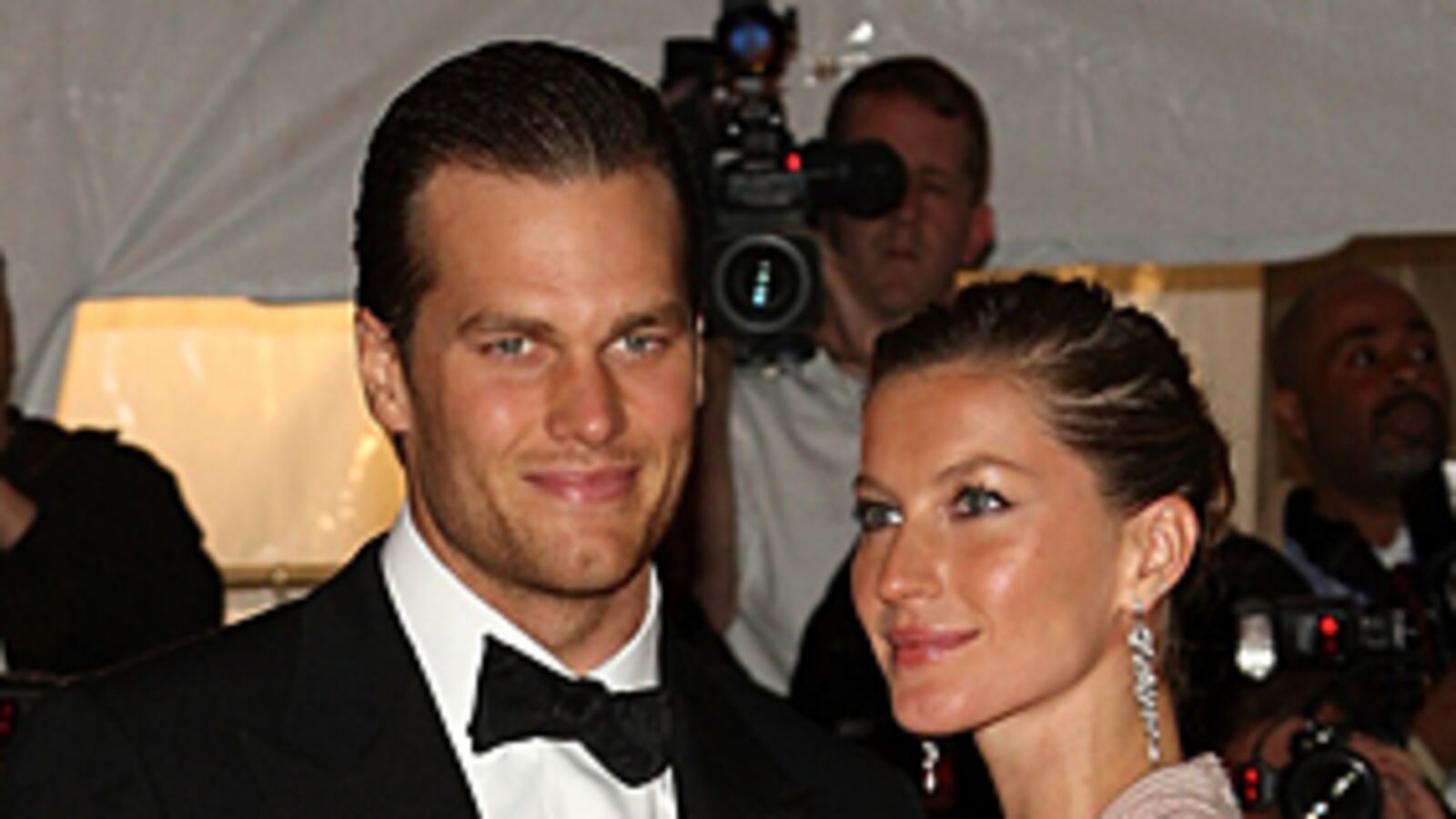 cheats/2009/02/27/brady-gisele-marry/gisele-tom_lse07q