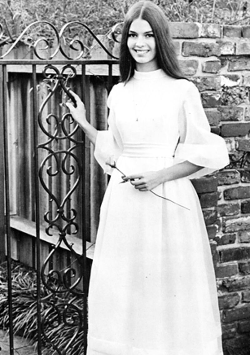 galleries/2009/11/01/celebrity-homecoming-queens-and-kings/celeb-homecoming-winners---sela-ward_wuyv9n