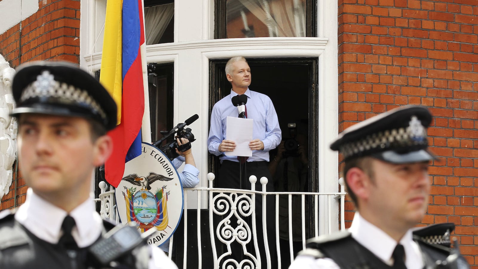 cheats/2015/12/13/assange-to-be-questioned-by-sweden/151213-julian-assange-to-be-questioned-cheat_fvlshx