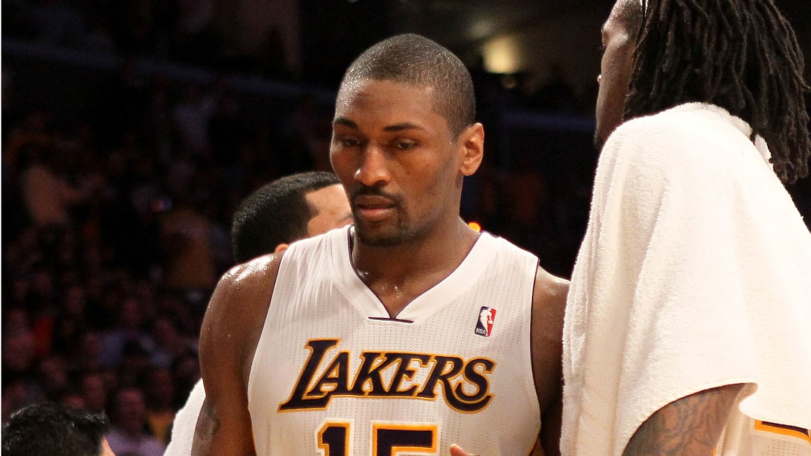 cheats/2012/04/23/metta-world-peace-throws-vicious-elbow/lakers-metta-world-peace-fight-cheat_qzboyv