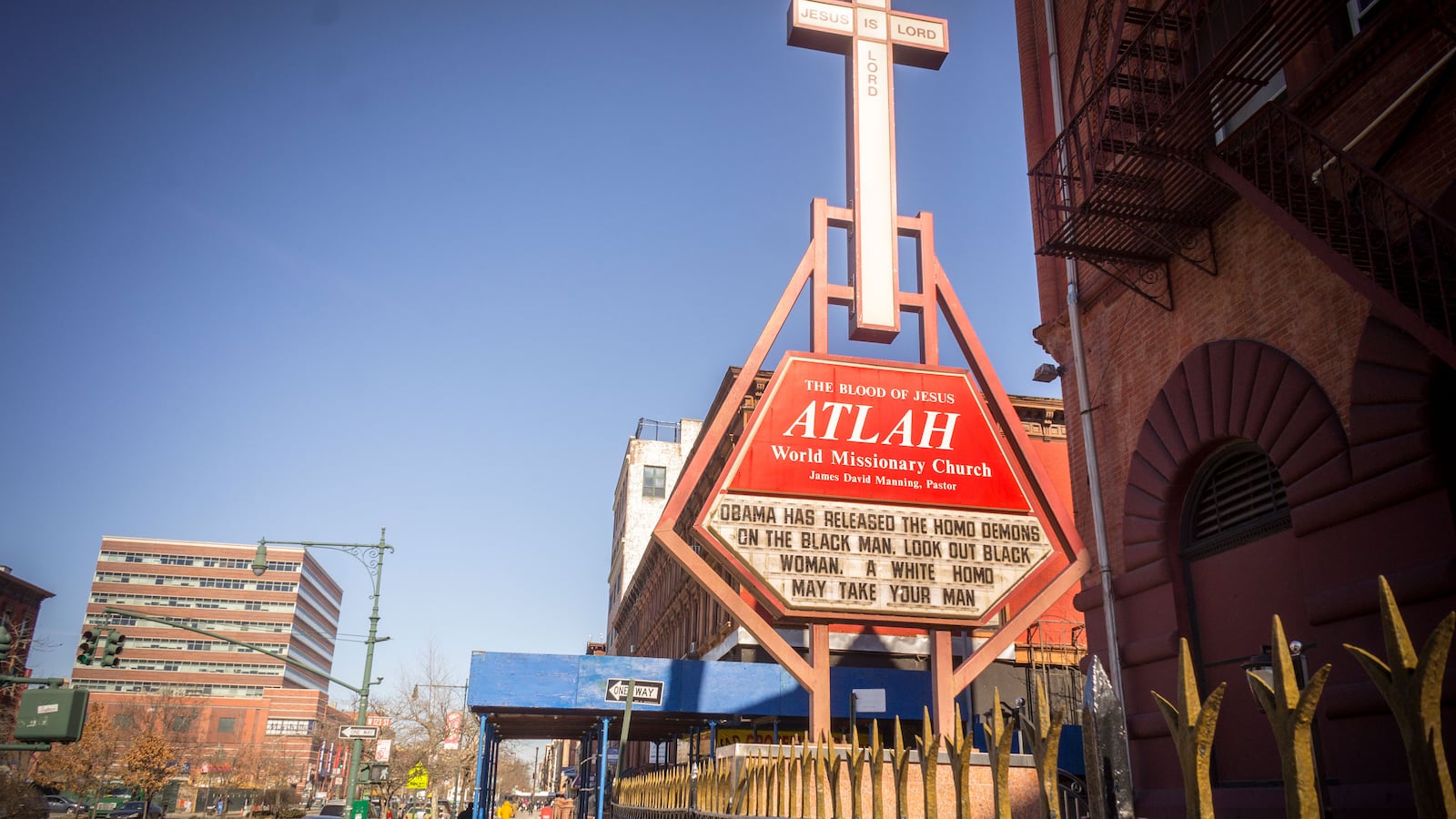 articles/2014/09/28/crazy-harlem-pastor-hates-on-obama-and-gays/140927-nuzzi-atlah-harlem-tease_wt2qss