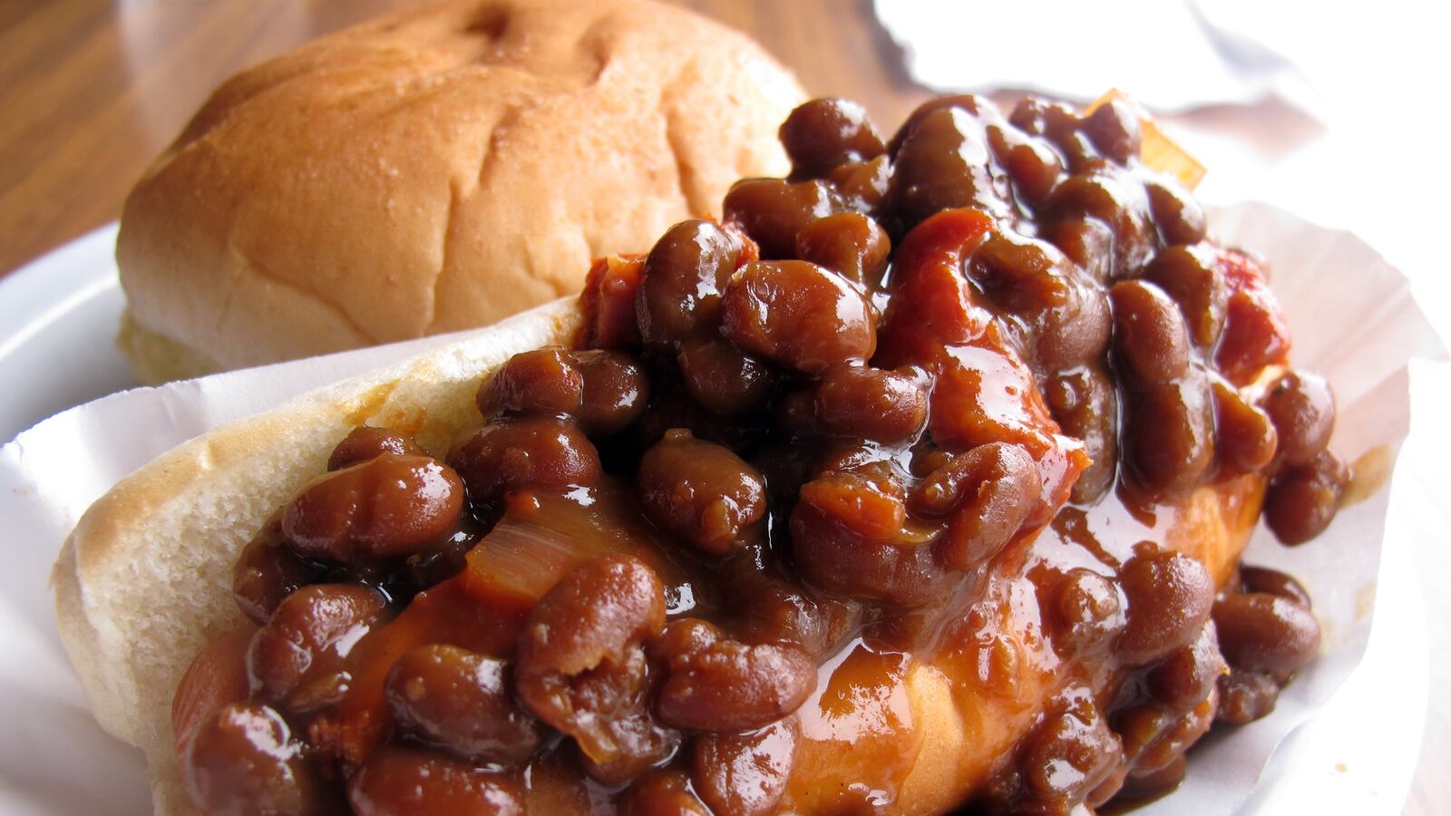 articles/2014/05/04/classics-get-a-cheesy-twist-at-fall-river-spot/140430-Graham-dog-tease_h1xp8v