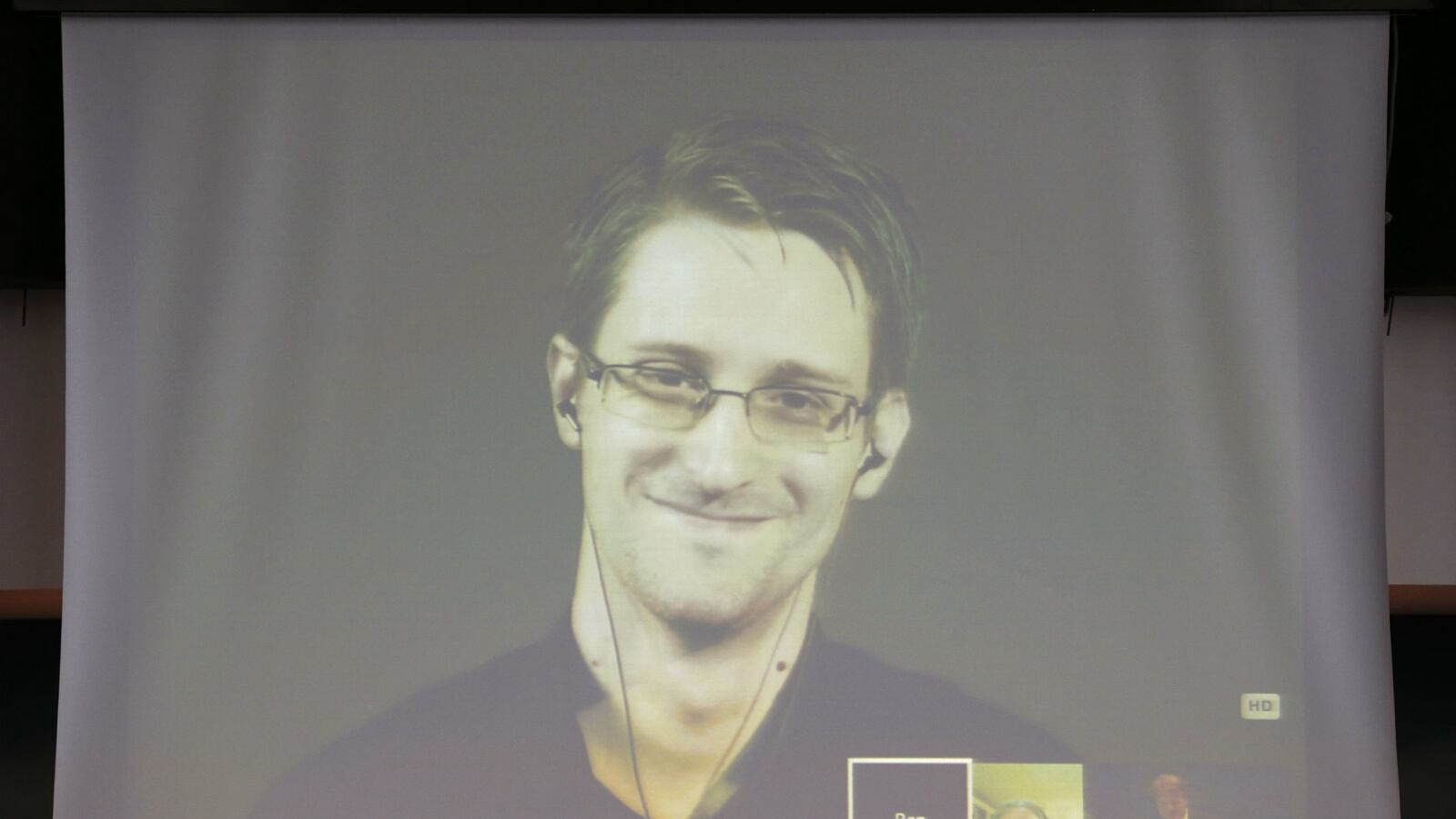 cheats/2015/08/28/snowden-may-get-norway-prize-at-border/150828-snowden-cheat_oflgxu