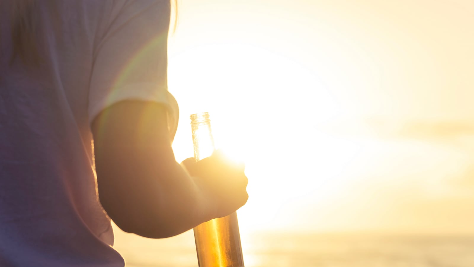 articles/2015/06/23/the-internet-falls-in-love-with-ancient-crackpot-study-showing-ipas-cause-man-boobs/150623-klelemen-beer--tease_uzdoa7