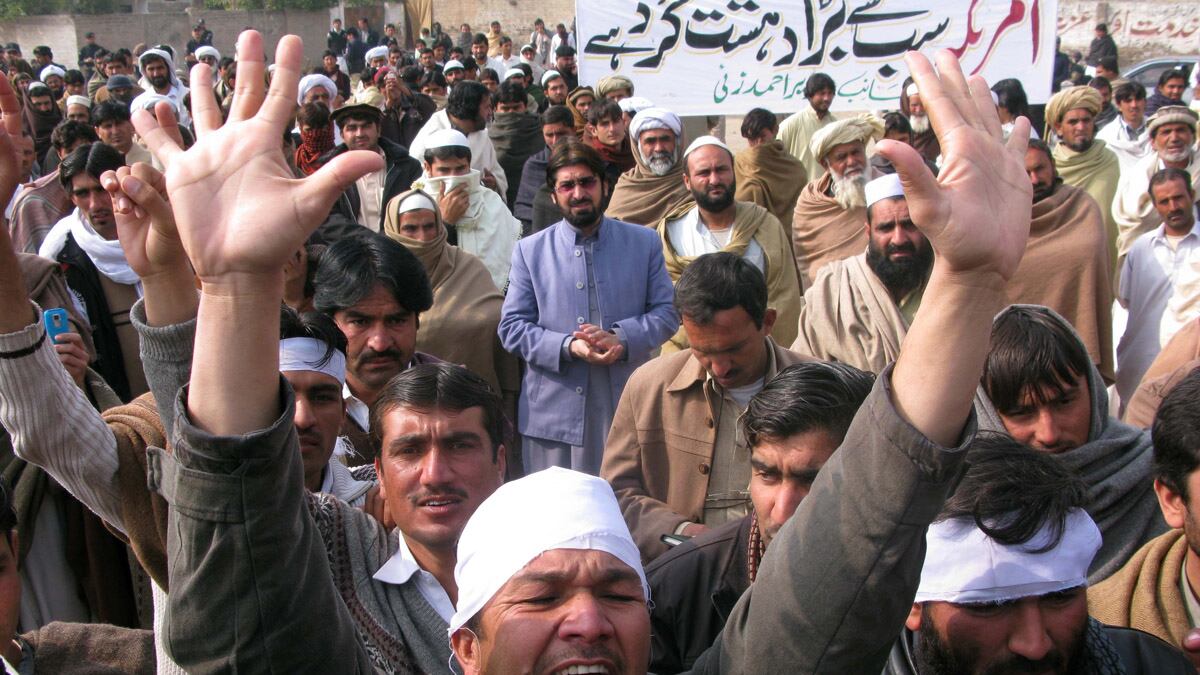 cheats/2012/05/12/u-s-and-pakistani-army-officials-meet/pakistan-border-cheat_qqojcr