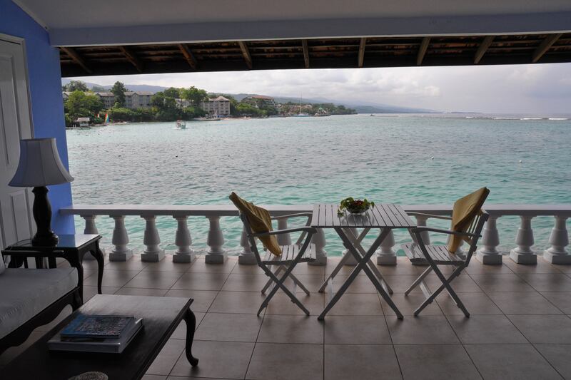 galleries/2013/10/13/nine-jaw-dropping-hotel-room-views-around-the-world-photos/131011-jamaica-inn_ggzvvk