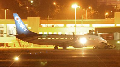 cheats/2009/04/20/gunman-holds-plane-crew-hostage/jamaica-plane_oea1dd