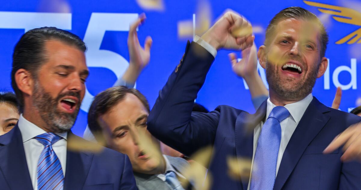 Trump Family Crypto Ventures Generate Over $800M in H1 2025 Amid Ethical Concerns