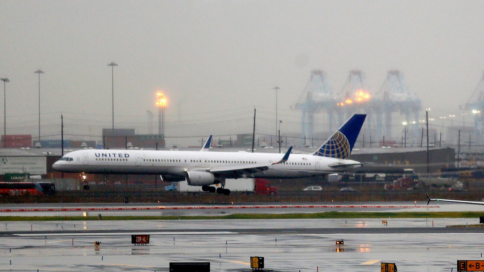 cheats/2012/12/30/flying-safest-since-dawn-of-jet/air-travel-safest-era-cheat_nwnpob