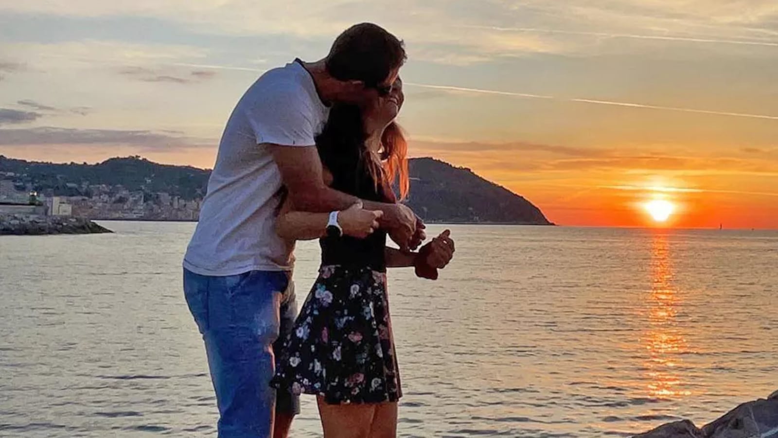 Professional skier Jean Daniel Pession and his girlfriend, ski instructor Elisa Arlian, died after falling off a mountain in northern Italy.