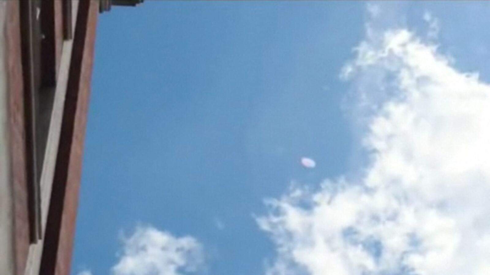 cheats/2011/06/29/ufos-spotted-in-london/london-ufo-cheat_cqlosh