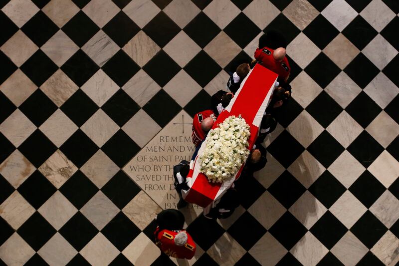 galleries/2013/04/17/london-crowds-and-dignitaries-pay-their-respects-at-margaret-thatcher-s-funeral/thatcher-funeral-16_ik9qk5