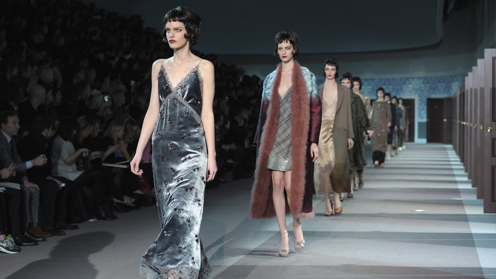 articles/2013/03/06/louis-vuitton-fall-winter-2013-show-kate-moss-hotels-and-more/130306-vuitton-fashion-tease_j6u6vt