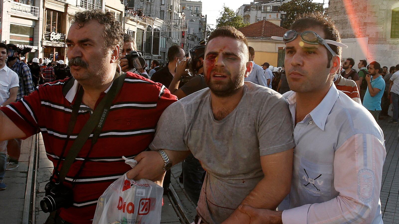 cheats/2013/07/06/turkish-police-crack-down-on-protests/130706-turkey-protests-cheat_hoqksf