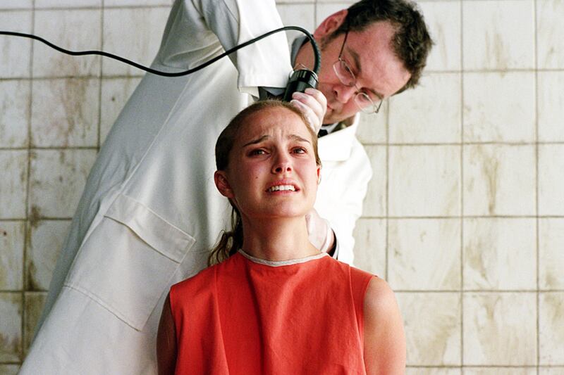 galleries/2011/07/20/chopped-for-a-part/chopped-hair-portman_if9byg