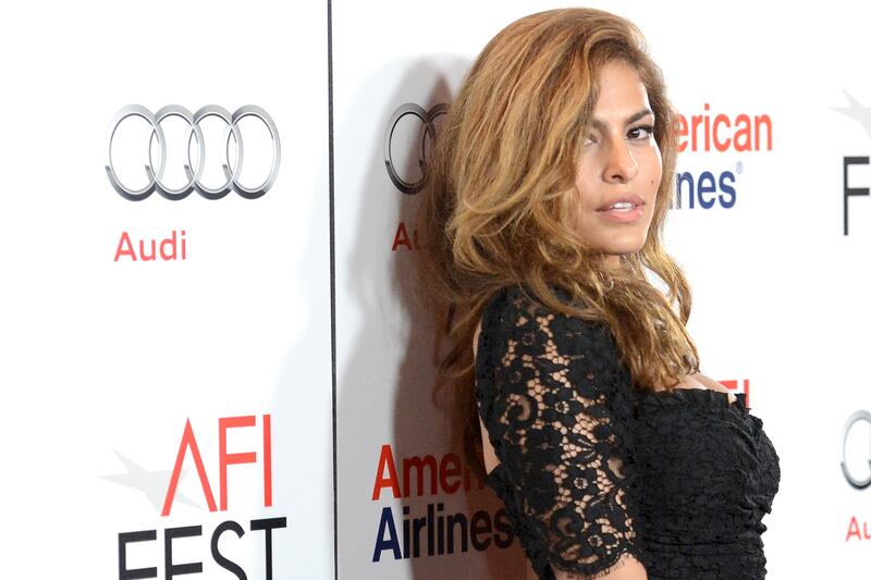 articles/2013/02/12/eva-mendes-launched-fashion-design-career-kate-upton-scores-another-new-job/130212-Eva-Mendes-cheat_fbtt8i