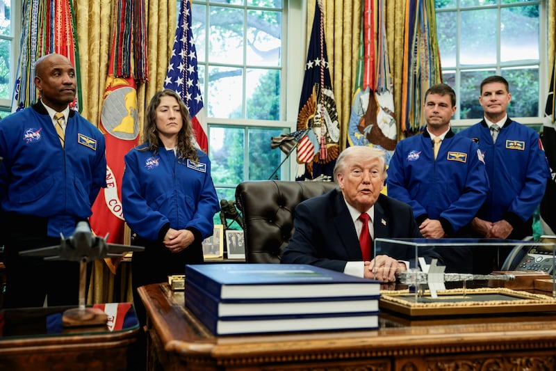 donald trump artemis ii astronauts