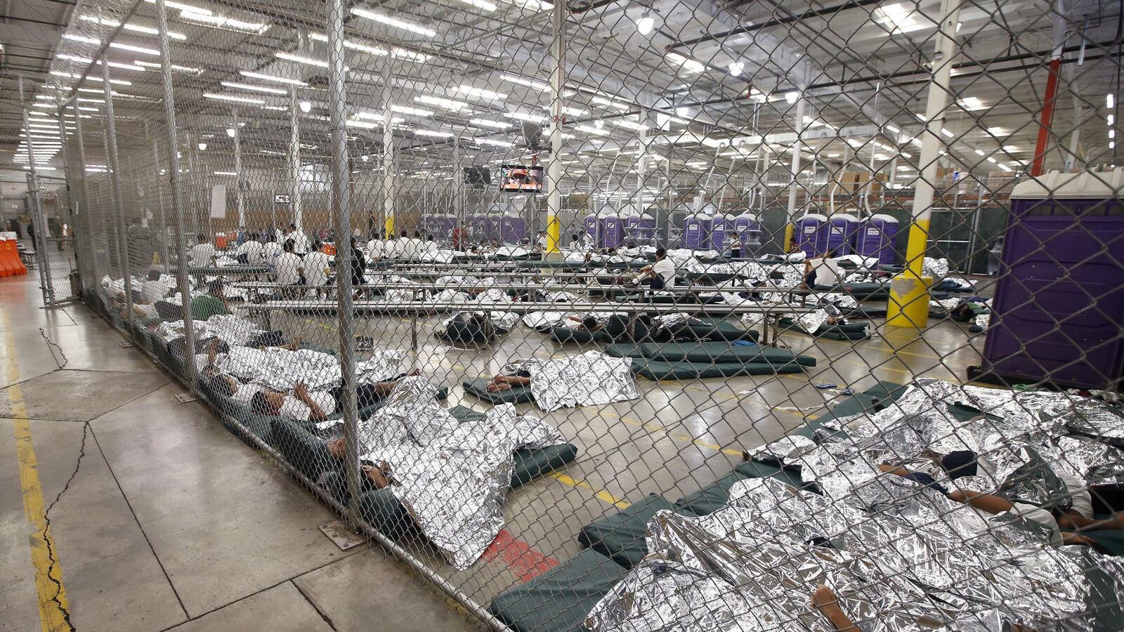 cheats/2014/07/14/40-honduran-women-and-children-deported/140714-deportation-cheat_jhfkn9