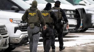 MINNEAPOLIS, MINNESOTA - FEBRUARY 04: ICE agents depart the Bishop Henry Whipple Federal Building on February 4, 2026 in Minneapolis, Minnesota. White House Border Czar Tom Homan announced Wednesday that 700 immigration enforcement personnel would be withdrawn from Minnesota, following weeks of operations and the fatal shooting of two protesters. Homan said the withdrawal would take effect immediately.