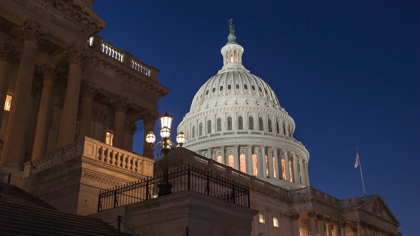 articles/2013/09/30/government-shutdown-wall-street-refuses-to-panic/130930-gross-shutdown-markets-tease-embed_rjrigy