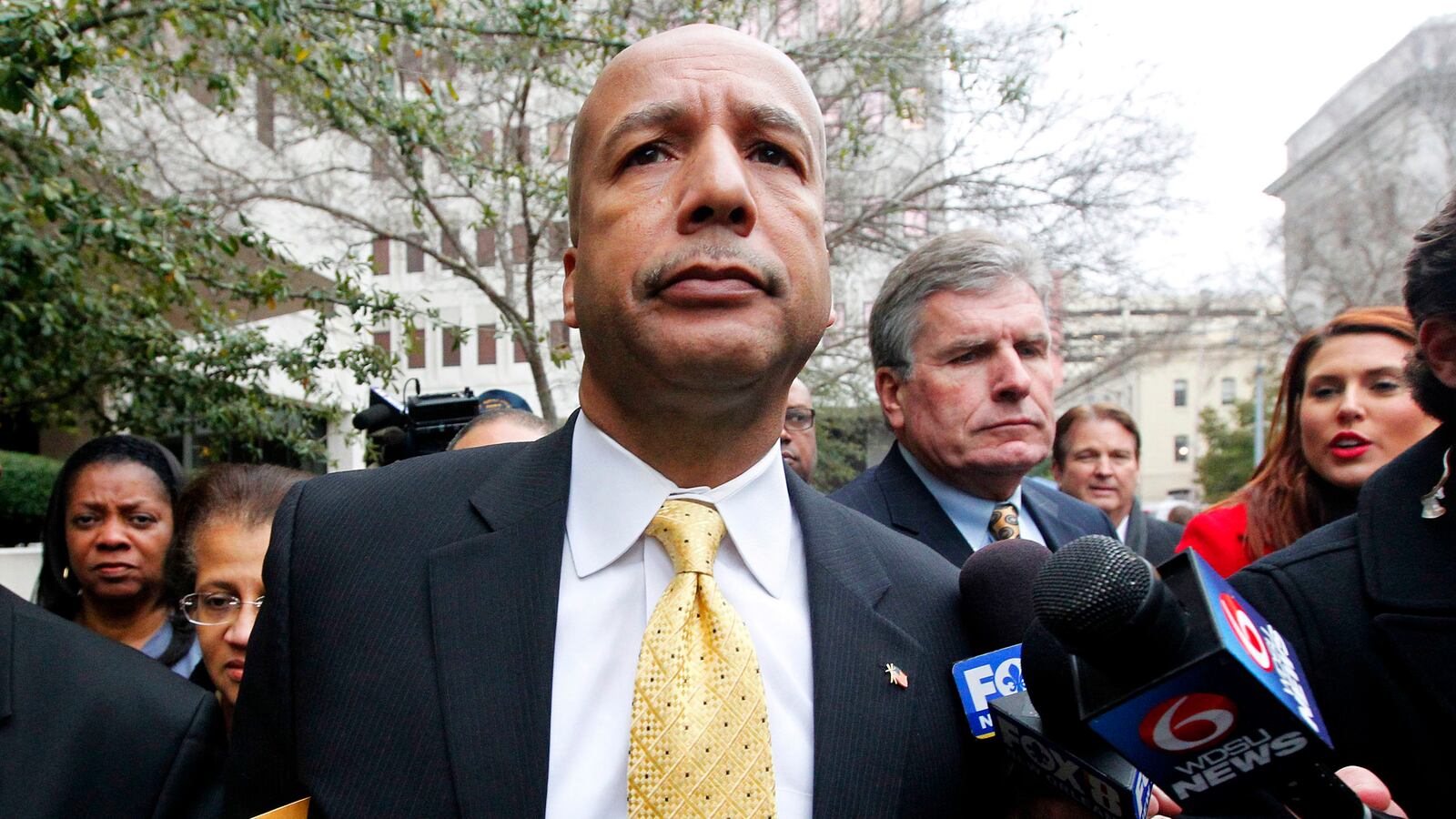 cheats/2014/07/09/ex-new-orleans-given-10-years-in-jail/140709-ray-nagin-cheat_fyndx8